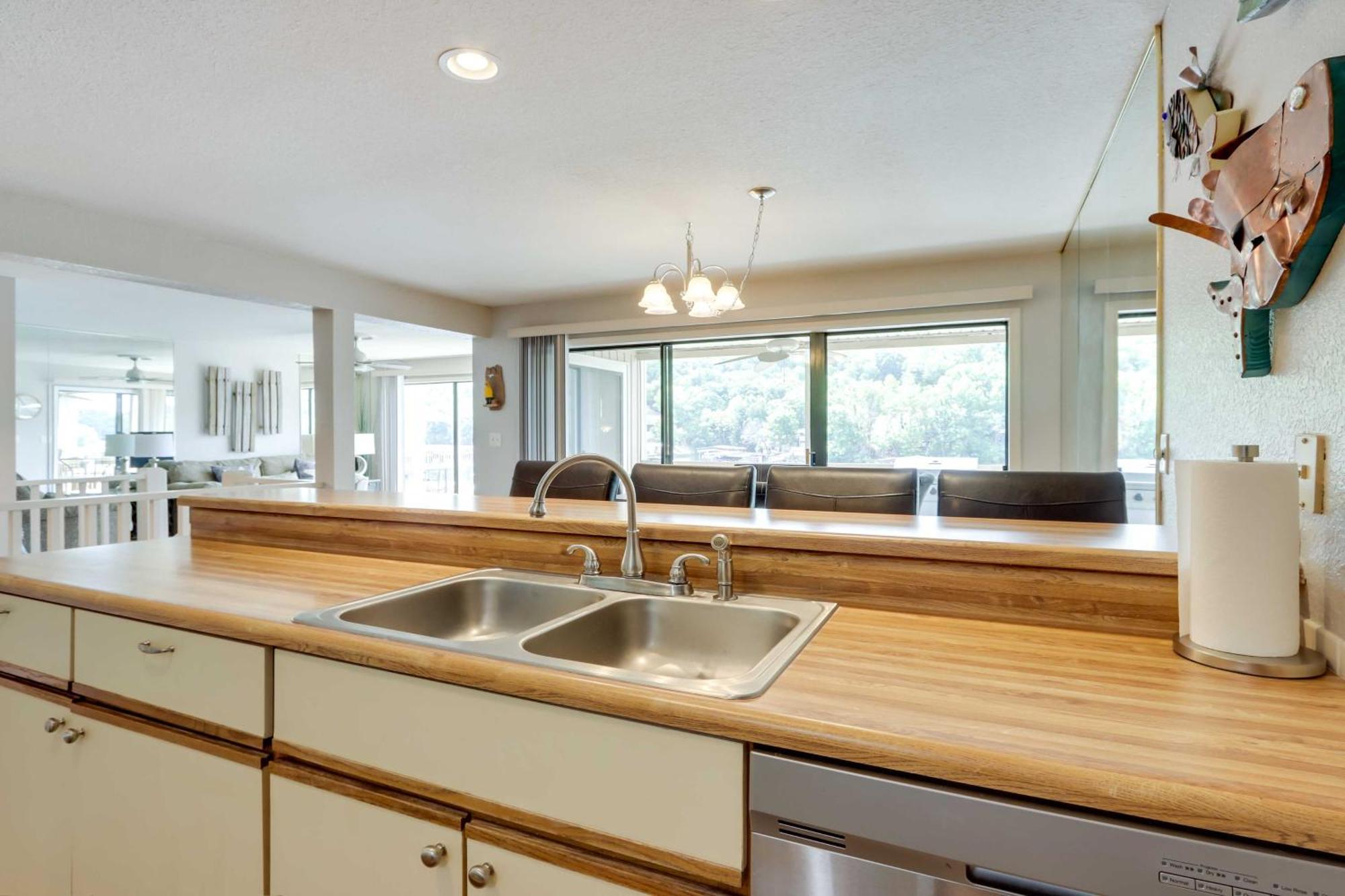 Lakefront Osage Beach Condo With Community Pool Eksteriør billede