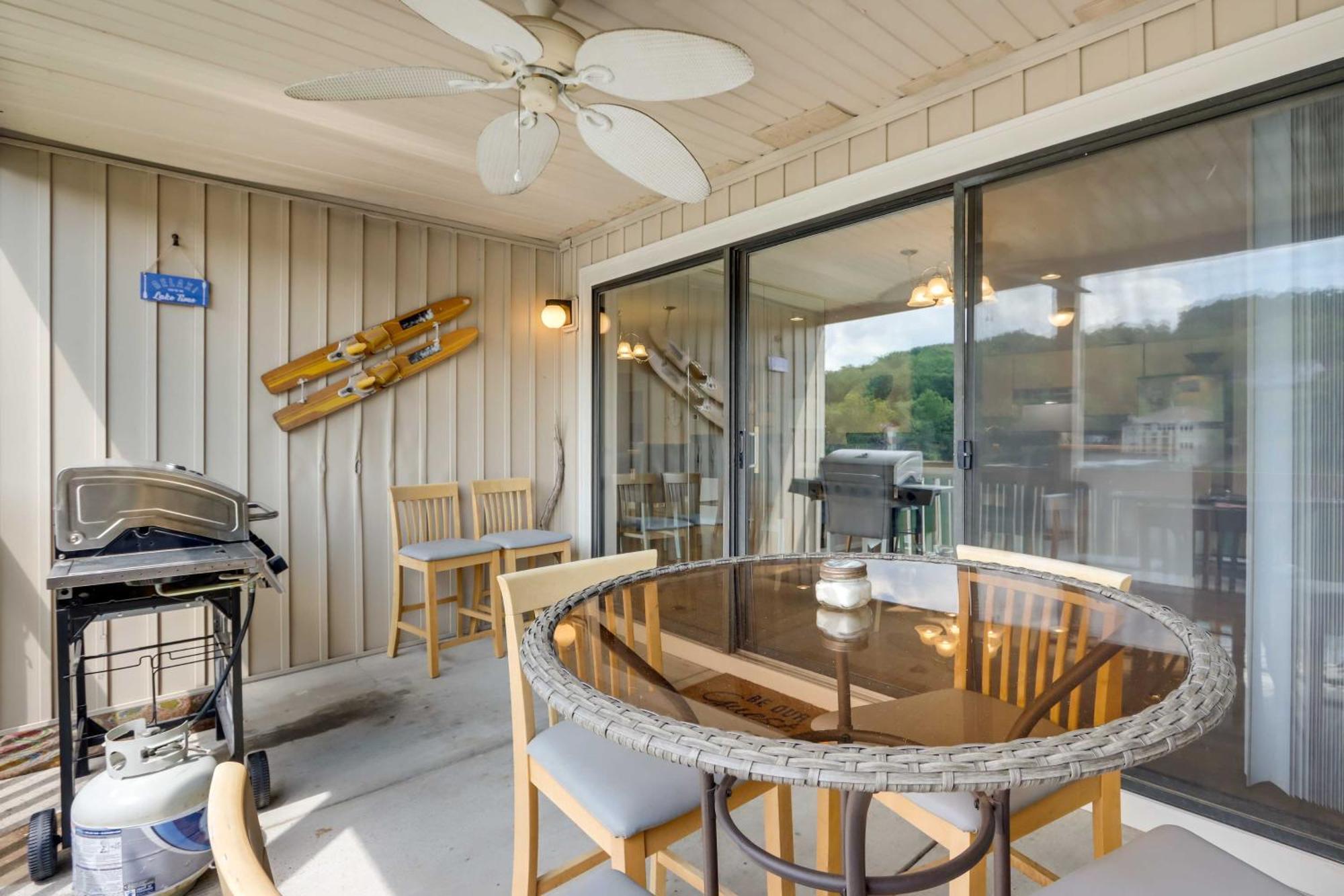Lakefront Osage Beach Condo With Community Pool Eksteriør billede