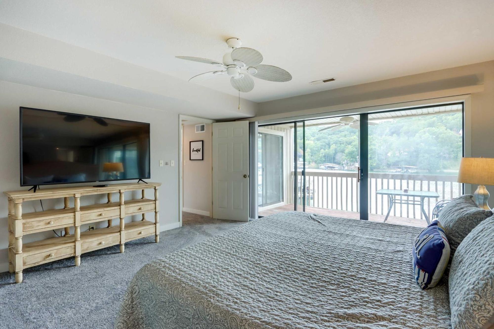 Lakefront Osage Beach Condo With Community Pool Eksteriør billede